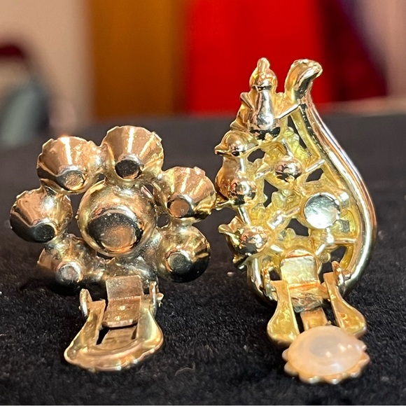 Vintage Mismatched ClipOn Earrings with Aurora Borealis Rhinestone Retro Sparkle - Picture 12 of 17